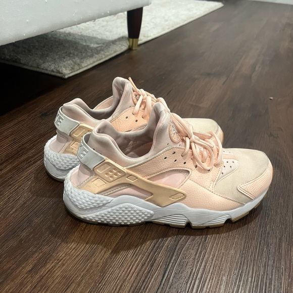 Nike women’s hurache size 8.5 pink - Picture 2 of 4